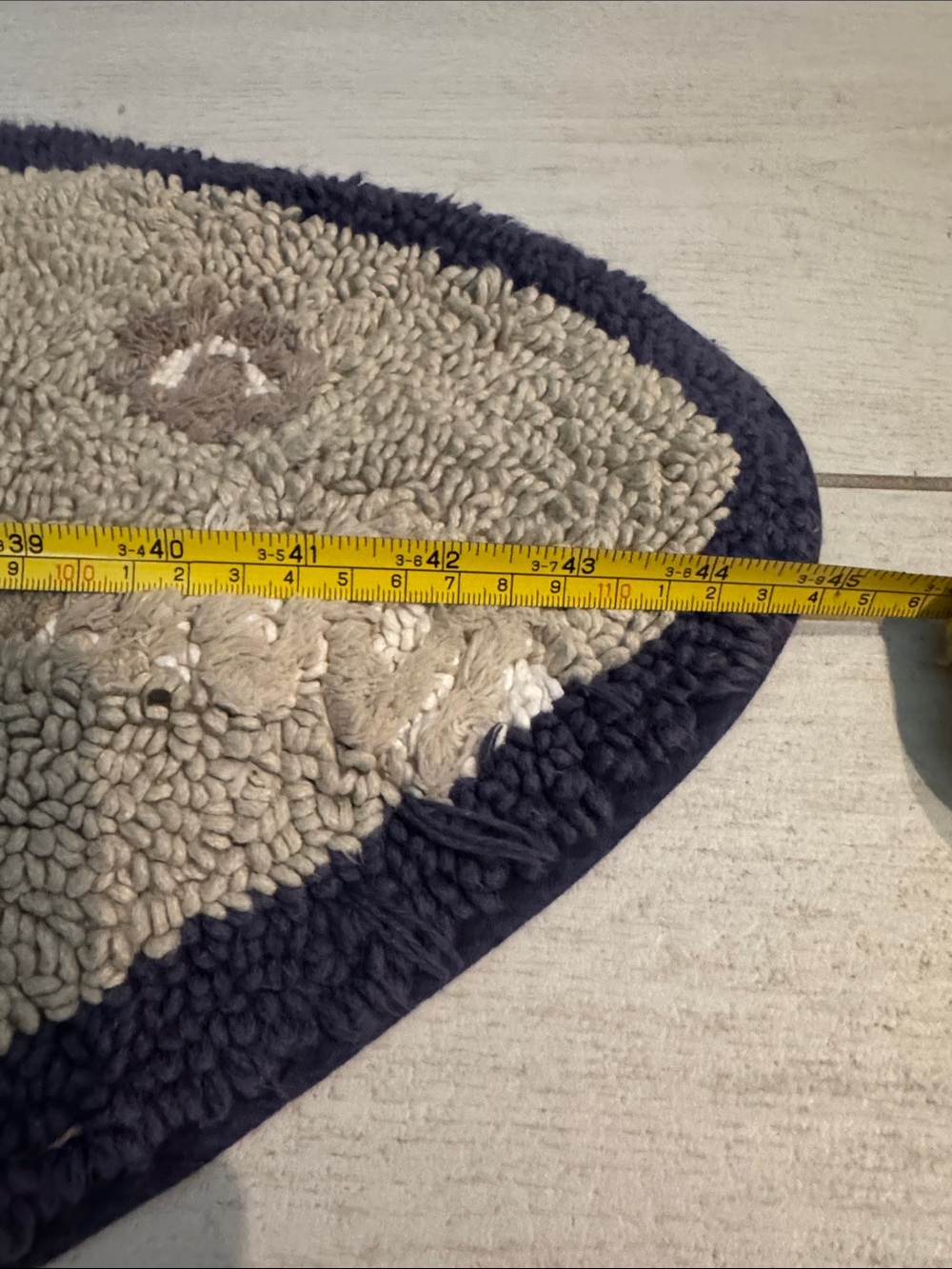 Shark-Shaped Plush Bath Mat in gray with Navy Trim pottery barn kids - Picture 2 of 4